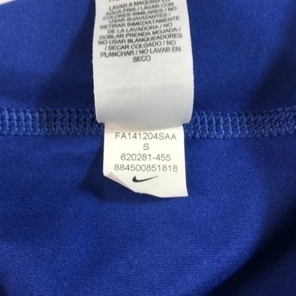 Nike Women's Top W/ Built in Sports Bra Size Small